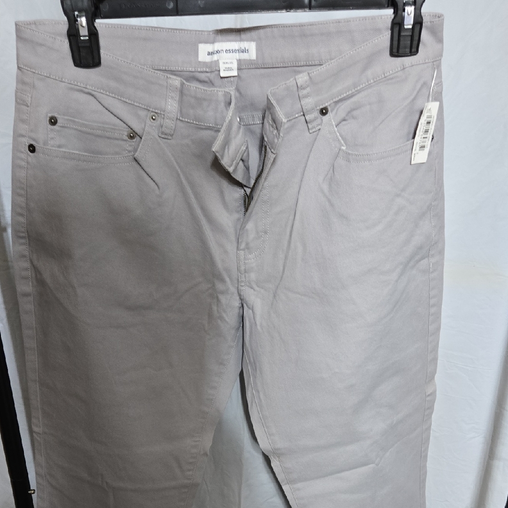 Amazon Essentials Men's Pants, Relaxed-Fit, 5-Pockets, Light Gray Straight Jeans